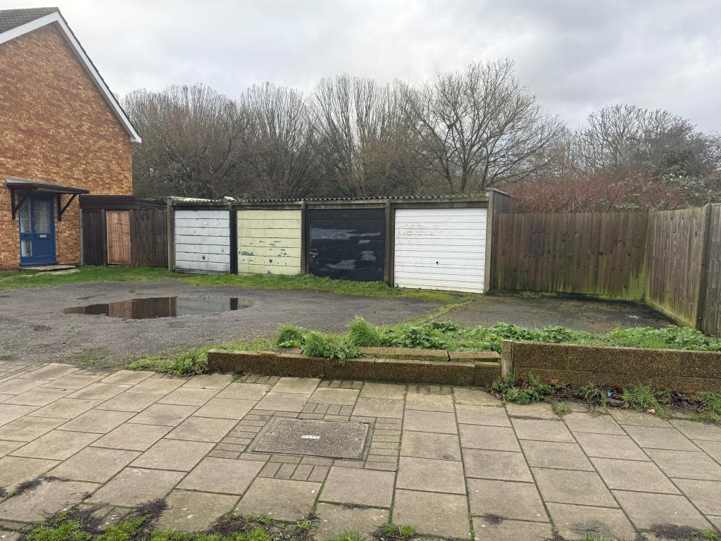 Lot: 125 - FREEHOLD GROUND RENT INVESTMENT - View of garages to the side